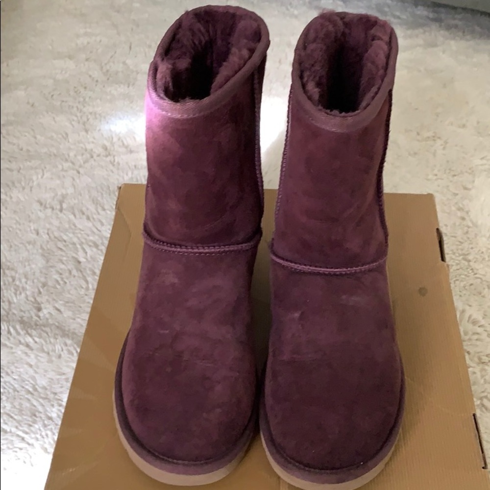 UGG Classic Short 5825 W/PORT Sz7